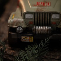 Jurassic Park T-Rex Chase Statue - 30 cm Demi Art Scale