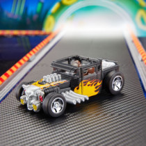 Hot Wheels x Transformers - Bone Shaker (Action Figure - 12 cm) - Hasbro