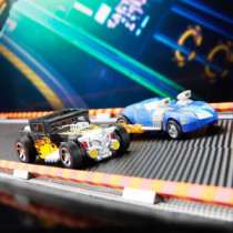 Hot Wheels x Transformers - Bone Shaker (Action Figure - 12 cm) - Hasbro