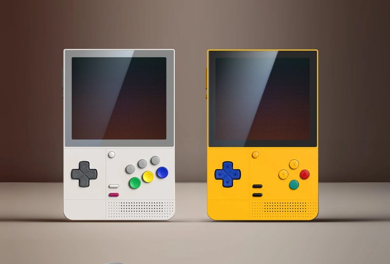 Retroid Pocket Classic in wit en in geel, verticaal in Game Boy-vorm, naast elkaar